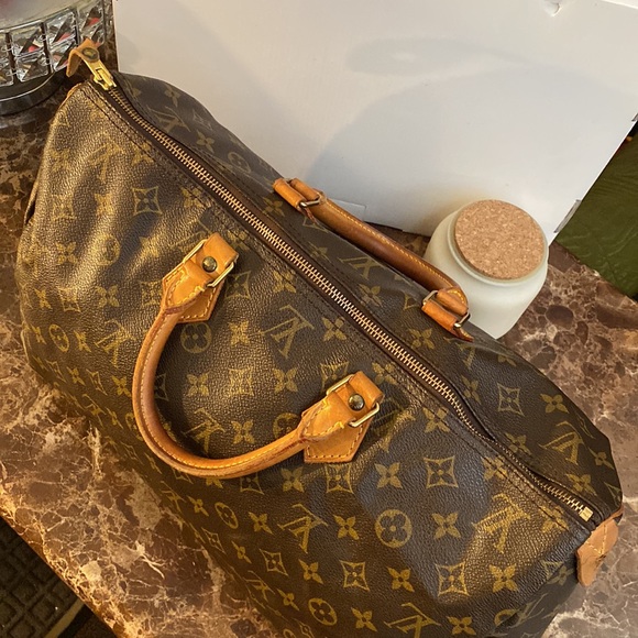 Authentic Louis Vuitton Monogram Speedy 40 - Picture 10 of 15
